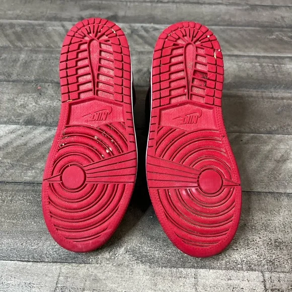 Nike Air Jordan 1 Retro High OG "Bred Banned" Size 1 Y - Picture 5 of 5